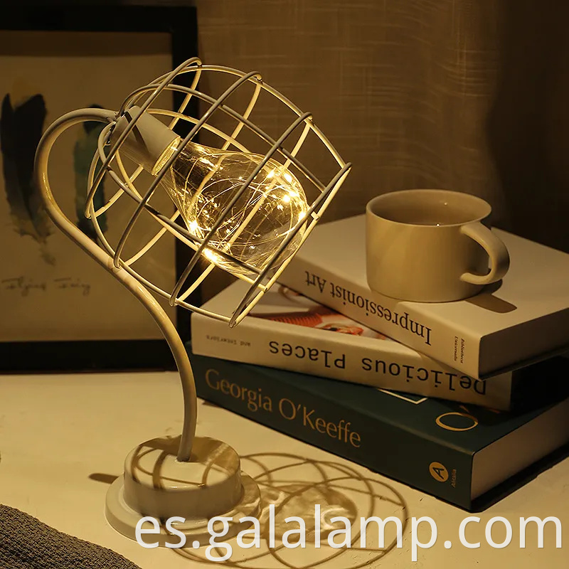 Lámpara de mesa LED de vidrio de linterna roja elegante para decoración navideña